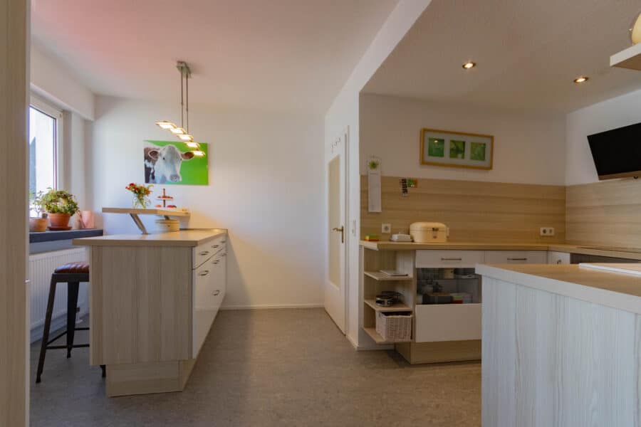 Familienfreundliches Zweifamilienhaus mit großem Garten und Garage in beliebter Wohnlage von Arnsberg-Hüsten - Küche