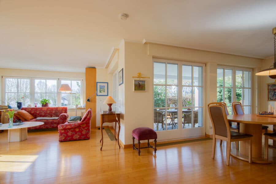 Wunderschön! Modernes & stilvolles Einfamilienhaus mit Wohlfühlgarantie in exklusiver Wohnlage! - Wohn-/Essbereich