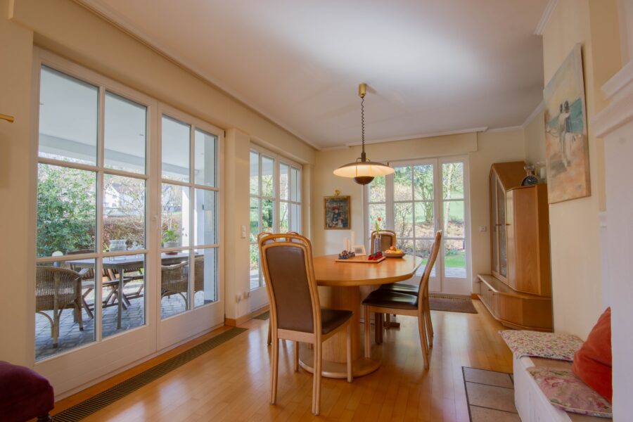 Wunderschön! Modernes & stilvolles Einfamilienhaus mit Wohlfühlgarantie in exklusiver Wohnlage! - Essbereich