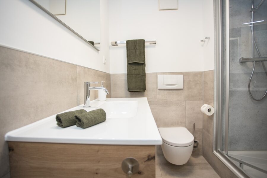 Wintertraum, Wiesenzauber und Waldglück- schöner kann Ihr Invest nicht heißen - Beispiel-Badezimmer renoviert