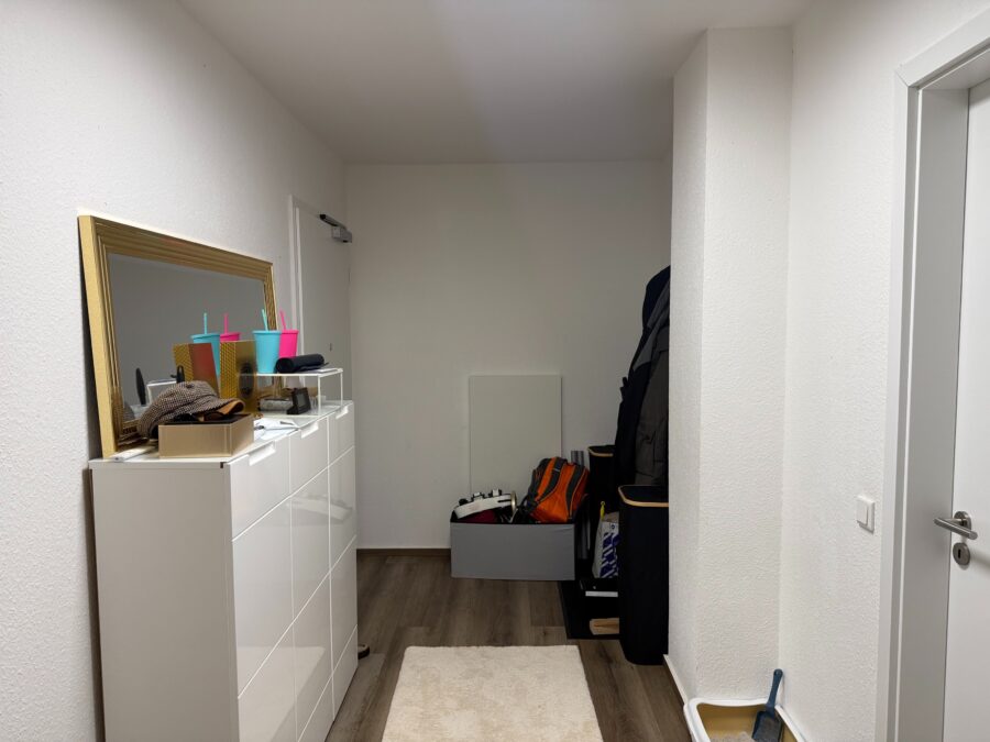 Gut geschnittene 2-Zimmer-Wohnung in der Hagener Innenstadt - Flur (1)