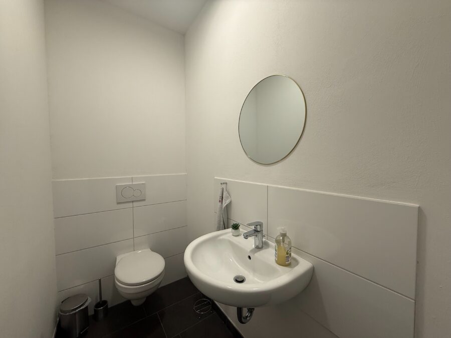 Gut geschnittene 2-Zimmer-Wohnung in der Hagener Innenstadt - Gäste-WC (2)