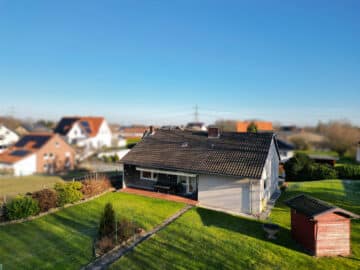 Zentral gelegenes, solides Wohnhaus auf großem Grundstück in Ense-Höingen, 59469 Ense, Einfamilienhaus