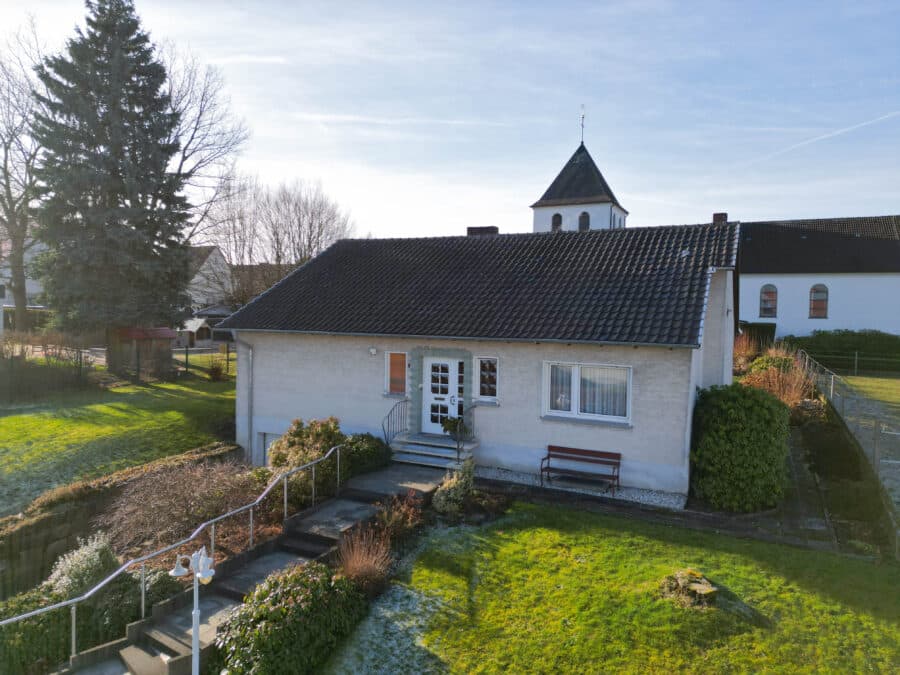 Zentral gelegenes, solides Wohnhaus auf großem Grundstück in Ense-Höingen - Ansicht