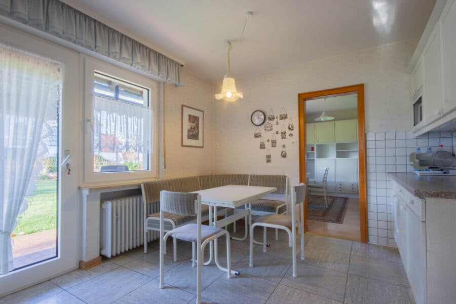 Zentral gelegenes, solides Wohnhaus auf großem Grundstück in Ense-Höingen - Küche