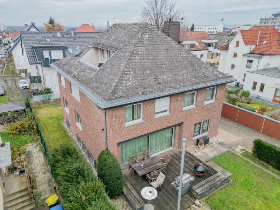 Familientraum mit Charakter und Gartenidylle im Herzen der Paderborner Kernstadt - Südterrasse am Wohnbereich