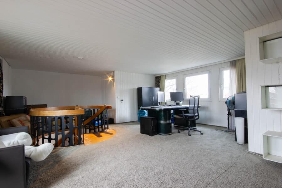 Familientraum mit Charakter und Gartenidylle im Herzen der Paderborner Kernstadt - Ausgebautes Dachgeschoss mit Blick zur Wendeltreppe