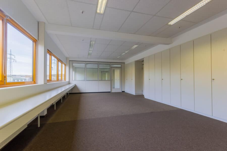 Ansprechende Bürofläche in idealer Lage von Neheim! - Lichtdurchflutete Bürofläche