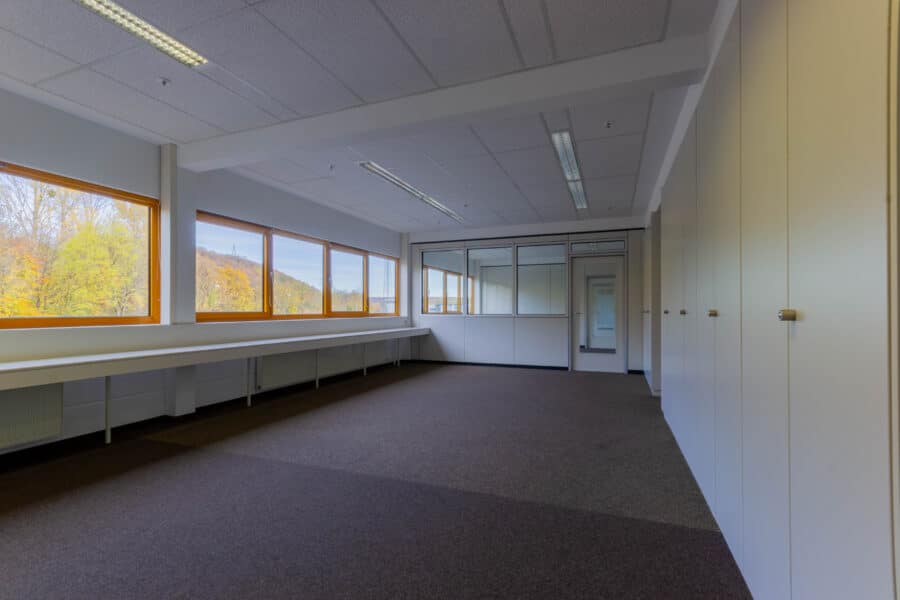 Ansprechende Bürofläche in idealer Lage von Neheim! - Büroraum (Gruppenbüro)