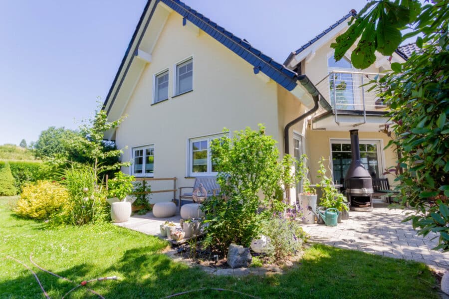 Großzügiges u. energiefreundliches Einfamilienhaus in ruhiger Lage von Ense-Bremen - Rückansicht