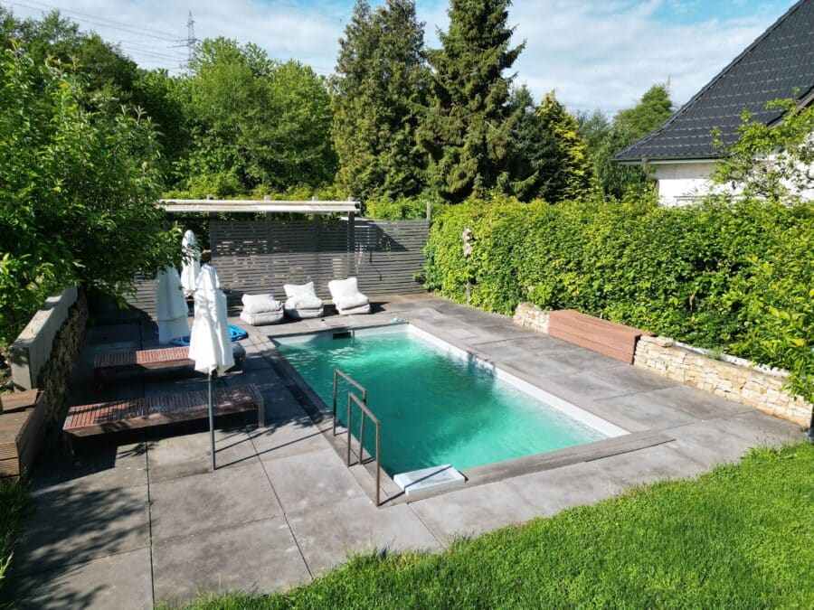 Modernes, energieeffizientes Einfamilienhaus in Bruchhausen mit Pool, Wintergarten und Sauna - Pool