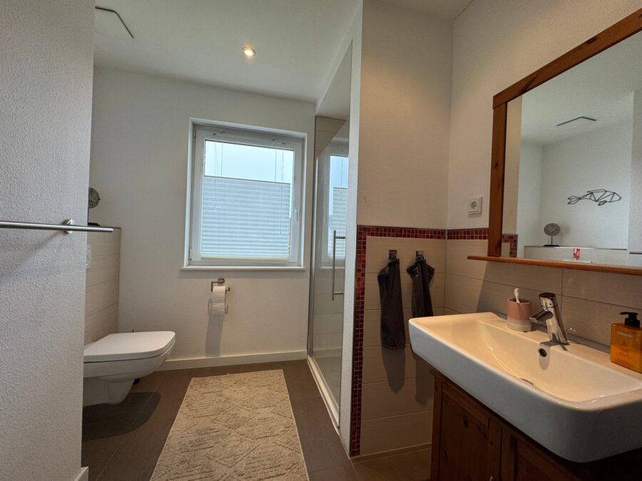 Modernes, energieeffizientes Einfamilienhaus in Bruchhausen mit Pool, Wintergarten und Sauna - Kinder Bad