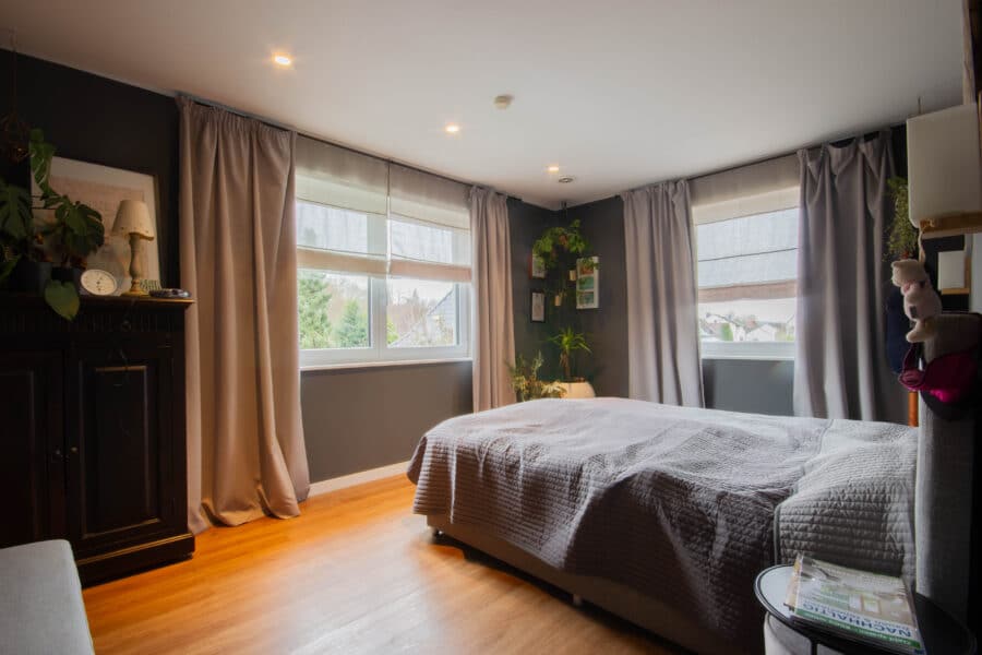 Modernes, energieeffizientes Einfamilienhaus in Bruchhausen mit Pool, Wintergarten und Sauna - Schlafzimmer