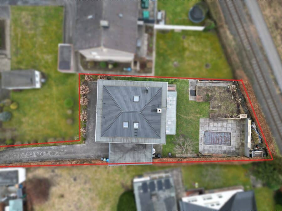 Modernes, energieeffizientes Einfamilienhaus in Bruchhausen mit Pool, Wintergarten und Sauna - Ansicht von oben