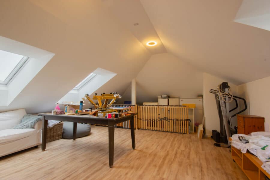 Modernes, energieeffizientes Einfamilienhaus in Bruchhausen mit Pool, Wintergarten und Sauna - Studio