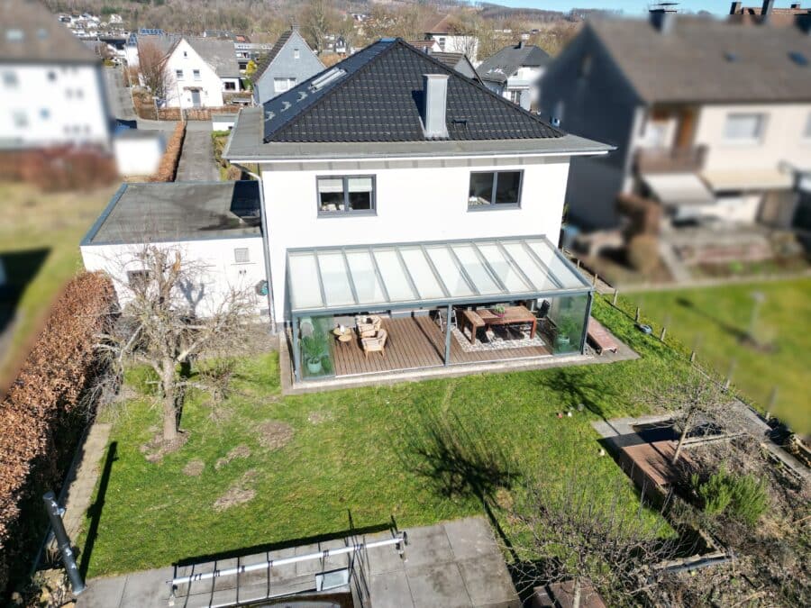 Modernes, energieeffizientes Einfamilienhaus in Bruchhausen mit Pool, Wintergarten und Sauna - Südansicht