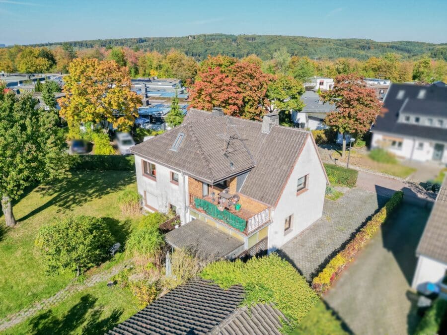 Einfamilienhaus mit Einliegerwohnung auf sonnigem Grundstück in ruhiger Lage von Arnsberg-Bergheim - Ansicht