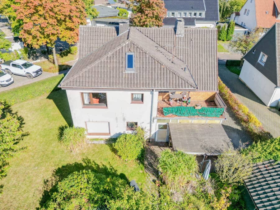 Einfamilienhaus mit Einliegerwohnung auf sonnigem Grundstück in ruhiger Lage von Arnsberg-Bergheim - Rückansicht