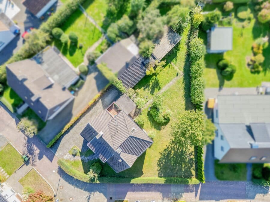 Einfamilienhaus mit Einliegerwohnung auf sonnigem Grundstück in ruhiger Lage von Arnsberg-Bergheim - Ansicht von oben