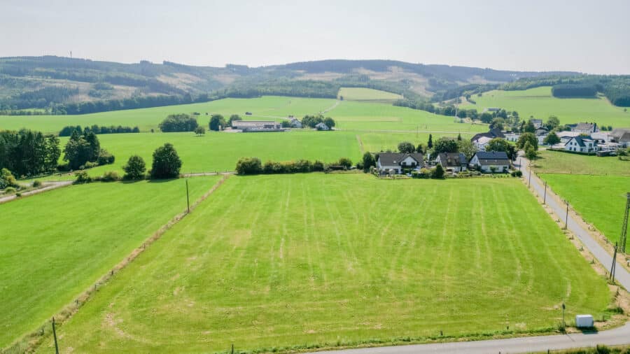 Sauerland pur – Idyllischer Bauernhof mit Einliegerwohnungen & Nebengebäuden - Optionale Grünfläche