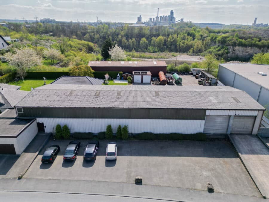Produktion, Verwaltung & Wohnen an einem Standort - Gewerbeobjekt in Geseke - Ansicht Hallen