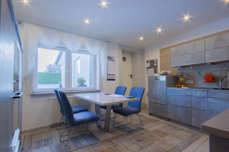 Produktion, Verwaltung & Wohnen an einem Standort - Gewerbeobjekt in Geseke - Küche Bürogebäude modernisiert