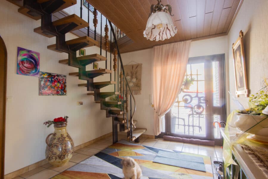 Produktion, Verwaltung & Wohnen an einem Standort - Gewerbeobjekt in Geseke - Eingangsbereich Wohnhaus