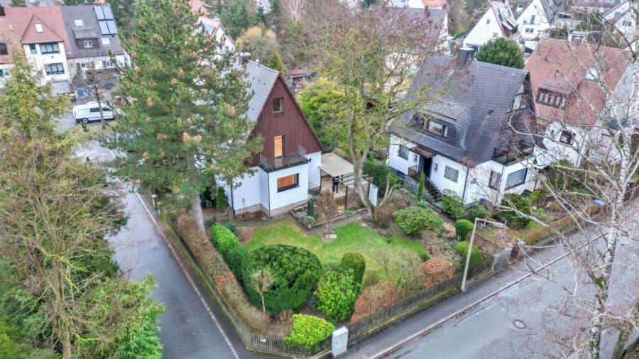 Charmantes Einfamilienhaus mit sonnigem Garten in beliebter Wohnlage von Nürnberg-Ziegelstein - Gartenansicht