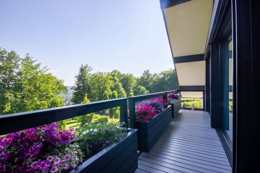 Lichtdurchfluteter Wohnraum mit einzigartigem Garten - Möhnesee - Balkon zum Garten