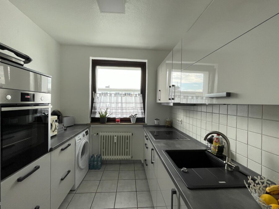 Solides Investment! Wohnanlage mit 9 Wohneinheiten und 8 Garagen in zentrumsnaher Wohnlage - Küche