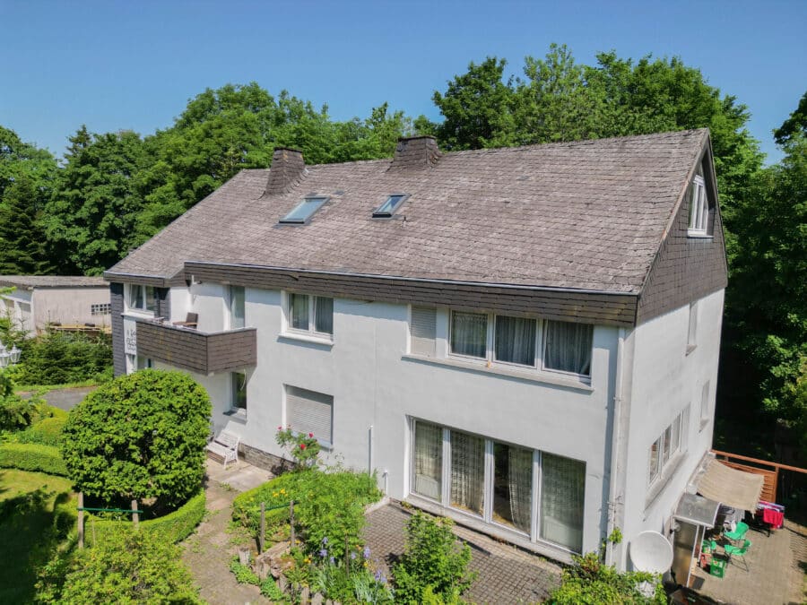 Mehrfamilienhaus (ehemalige Pension) in bester Lage des Ferienortes „Wildewiese“ im Sauerland - Ansicht