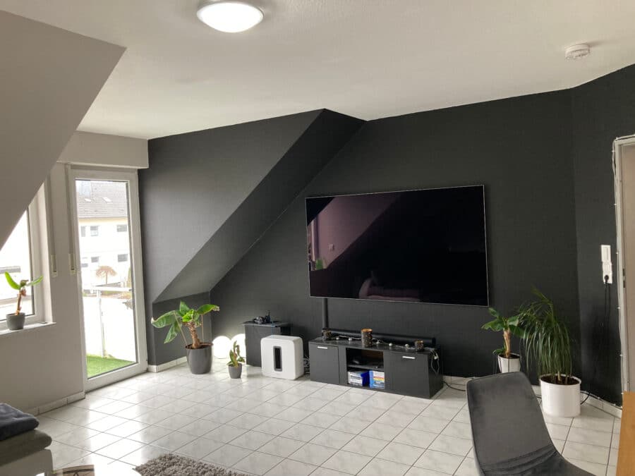 Nur wenige Gehminuten zur Neheimer-City! 3-Zimmer-Wohnung in einem gepflegten Wohnhaus - Wohnzimmer