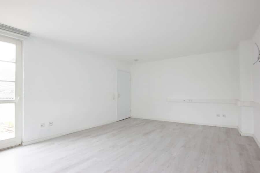 geräumige Dachgeschosswohnung im Zentrum von Neheim - Wohnzimmer