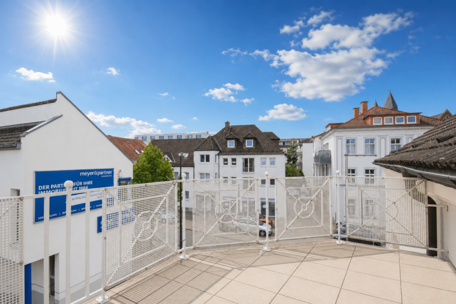 geräumige Dachgeschosswohnung im Zentrum von Neheim - Balkon
