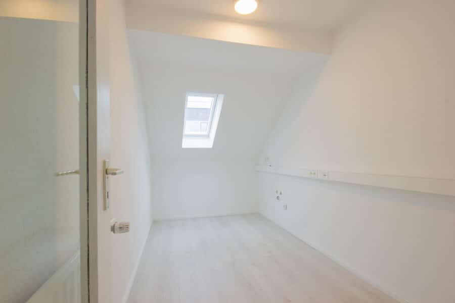 geräumige Dachgeschosswohnung im Zentrum von Neheim - Küche