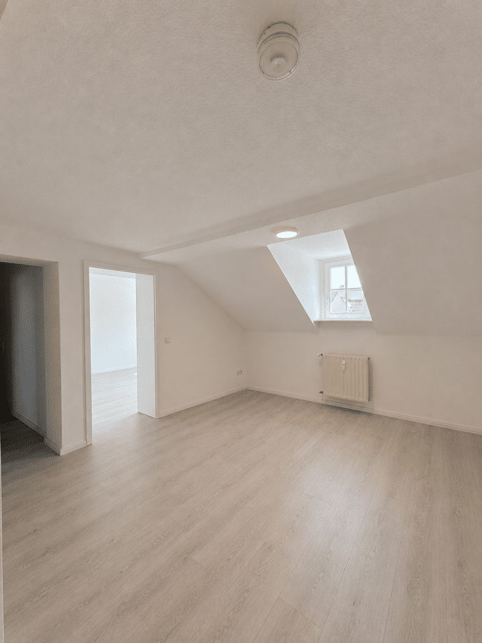 geräumige Dachgeschosswohnung im Zentrum von Neheim - Dielen & Essbereich