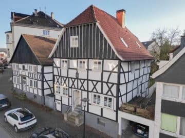 Einmalige Chance! Charmantes, historisches Fachwerkhaus im Herzen von Neheim – perfekt für Eigennutzer oder Investoren!, 59755 Arnsberg, Einfamilienhaus