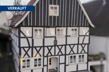 Nur ca. 500m vom Neheimer Dom entfernt: Großzügiges Ein-/Zweifamilienhaus …, 59755 Arnsberg, Einfamilienhaus