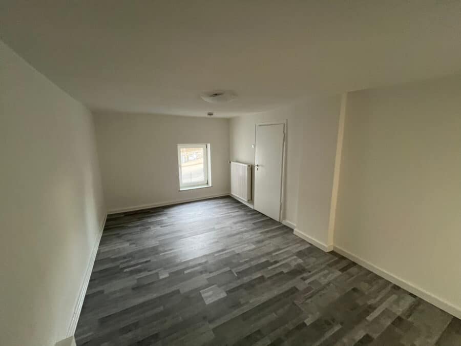 Renovierte 3-Zimmer-Maisonettwohnung mit Terrasse in Arnsberg-Müschede! - Schlafzimmer