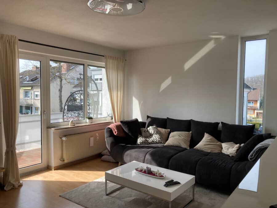Wohnen in ruhiger Wohnlage - Neheim City! Lichtdurchflutete 2-Zimmer-Wohnung mit Balkon - Wohnzimmer