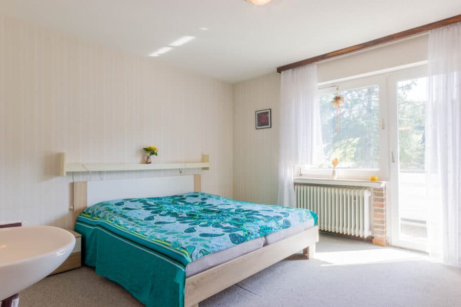 Kapitalanlage oder Eigenheim - idyllisches Mehrfamilienhaus nahe dem Möhnesee - Zimmer (mit Zugang Balkon) Obergeschoss