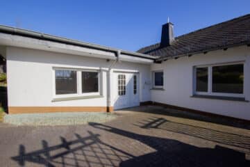 Barrierefreier Wohnbereich, viel Nutzfläche – dieses Einfamilienhaus bietet Potenzial!, 59581 Warstein, Einfamilienhaus