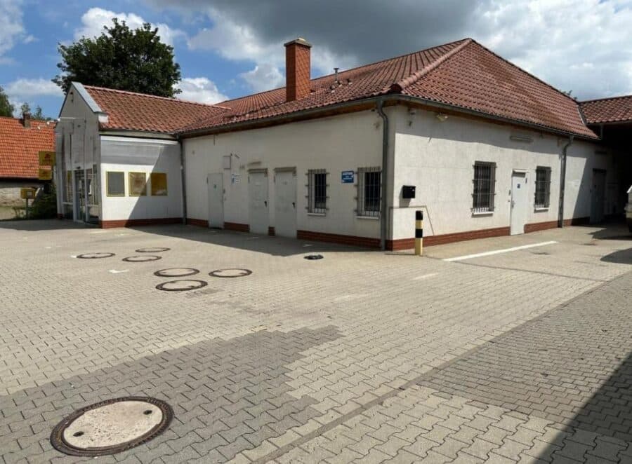 Solides Wohn- und Geschäftshaus mit Entwicklungspotenzial in Mansfeld - Ansicht Warenlieferung Einzelhandelsfläche