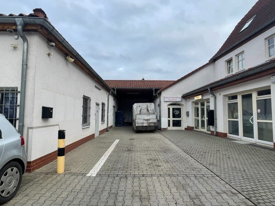 Solides Wohn- und Geschäftshaus mit Entwicklungspotenzial in Mansfeld - Ehem. Physioth. Hofansicht