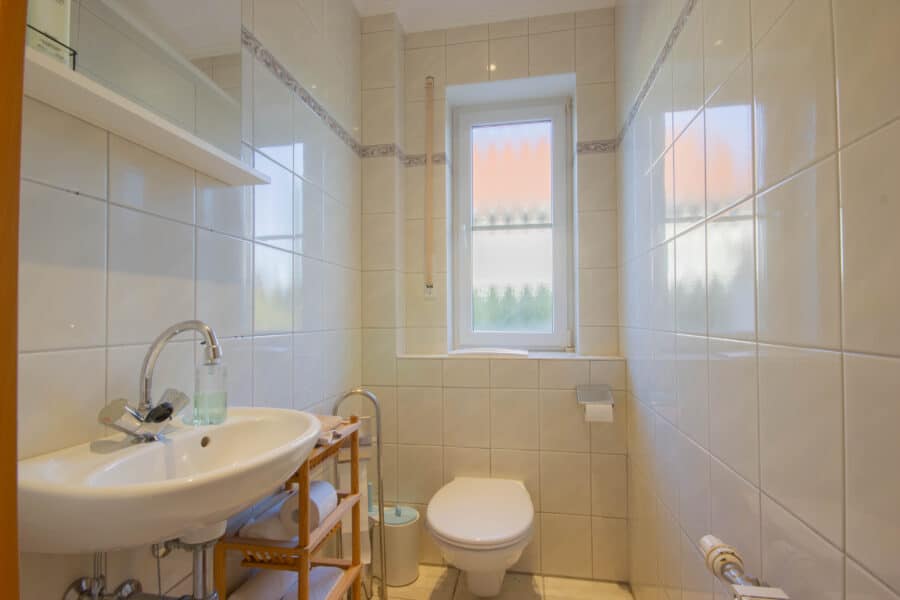 Ihr neues Zuhause: Gepflegtes Einfamilienhaus in ruhiger Wohnlage von Möhnesee-Günne - Gäste WC