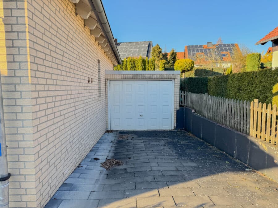 Ihr neues Zuhause: Gepflegtes Einfamilienhaus in ruhiger Wohnlage von Möhnesee-Günne - Garageneinfahrt
