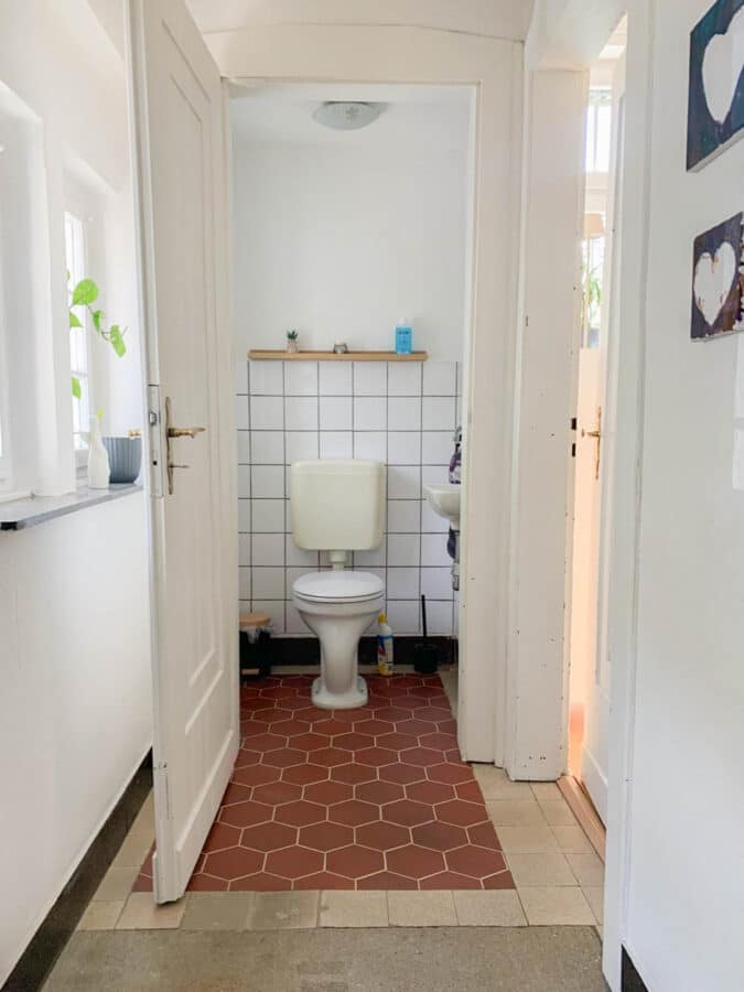 Historische Stadtvilla mit vielseitigem Potenzial in bester Lage von Neheim - WC Büro EG