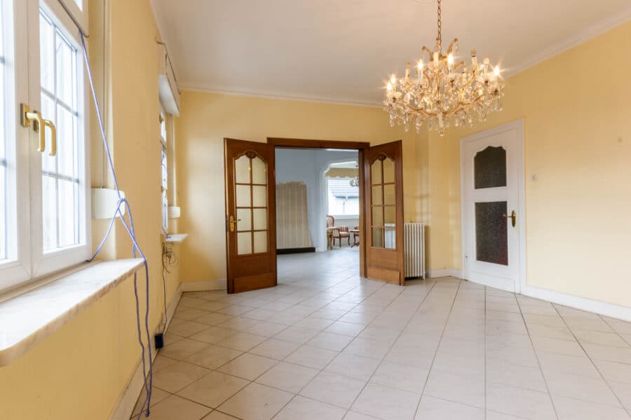 Historische Stadtvilla mit vielseitigem Potenzial in bester Lage von Neheim - Wohn-und Esszimmer