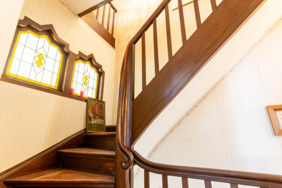 Historische Stadtvilla mit vielseitigem Potenzial in bester Lage von Neheim - Treppe zum Dachgeschoss