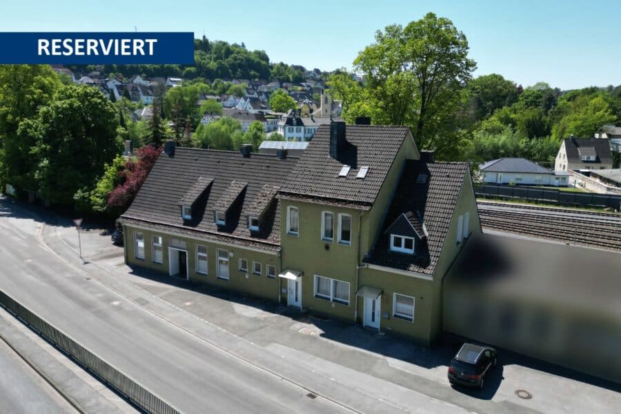 Charmantes Mehrfamilienhaus mit Ausbaupotenzial – perfekt für Kapitalanleger oder Eigennutzer - Frontansicht